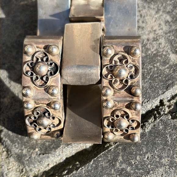 Incredible Vintage Puzzle Bracelet - Picture 9 of 11